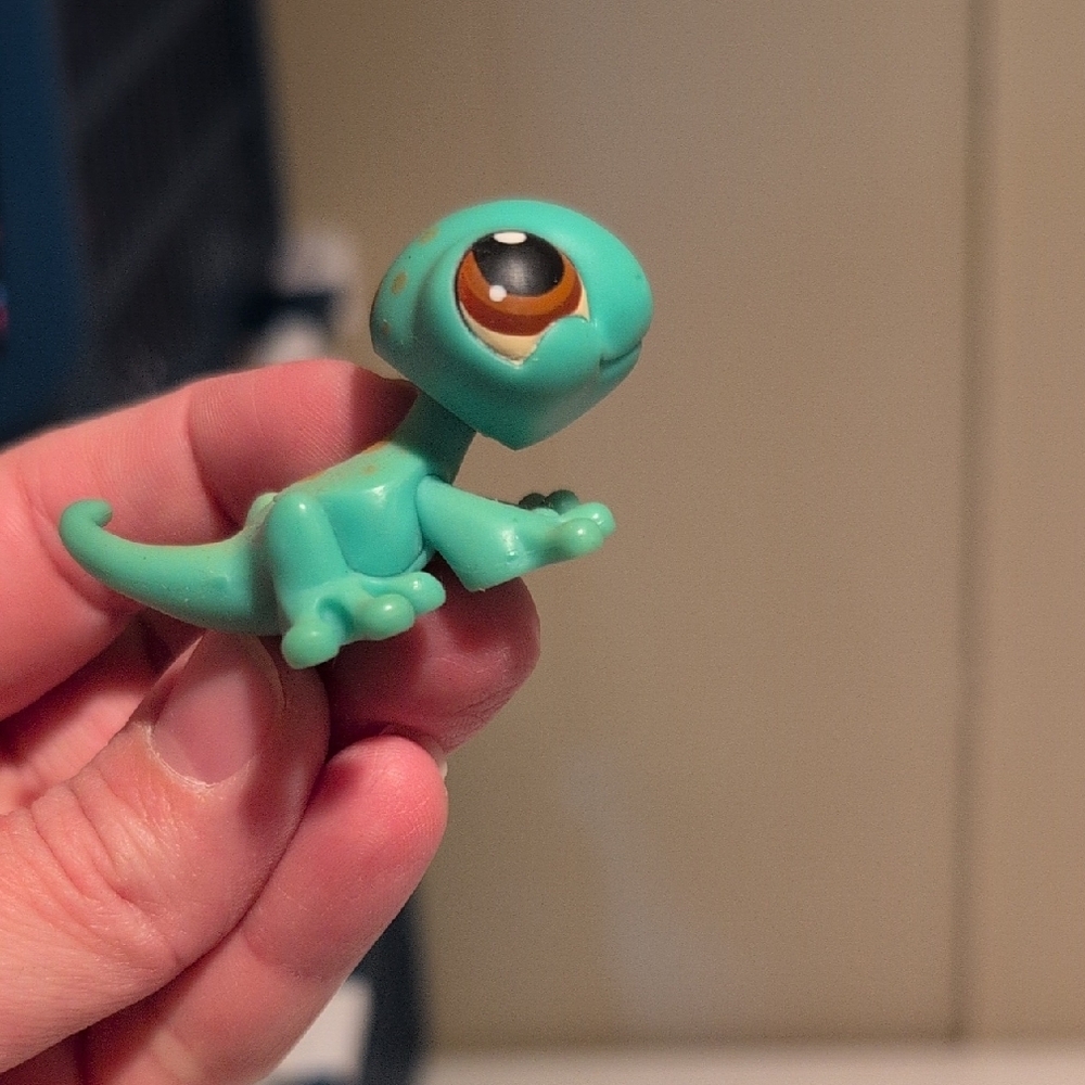 Green and Blue Reptile Figurine Set - Picture 6 of 13